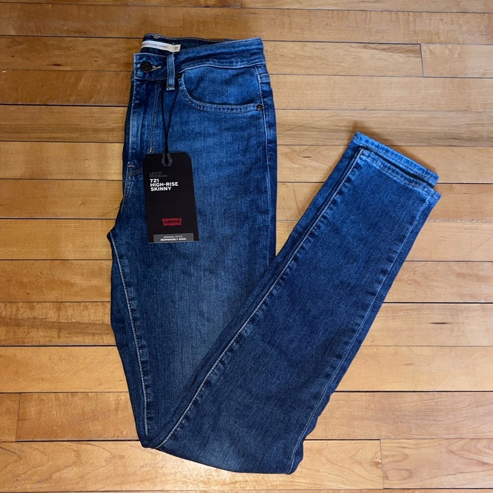 New never worn Levi’s 721 High Rise Skinny Jeans